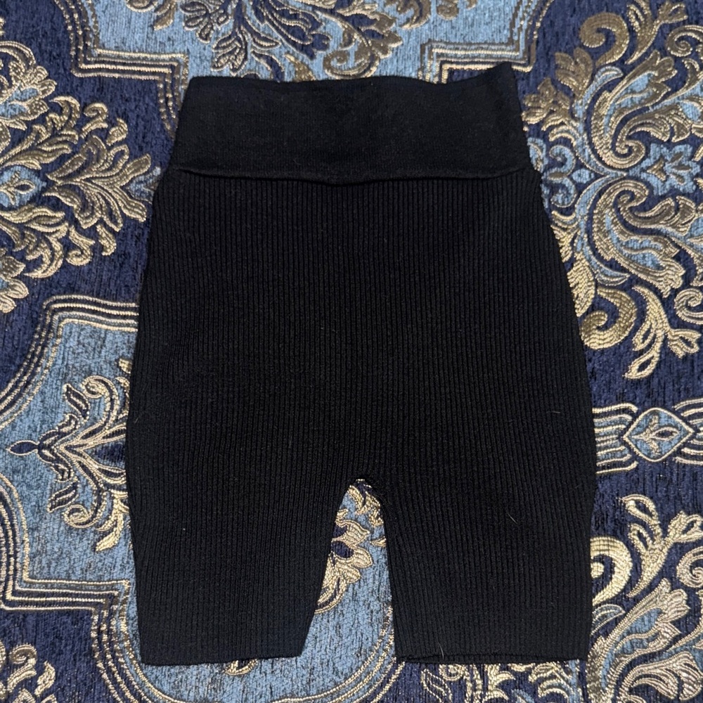 Elegant Black Women's Ribbed Two-Piece Set - Picture 4 of 6